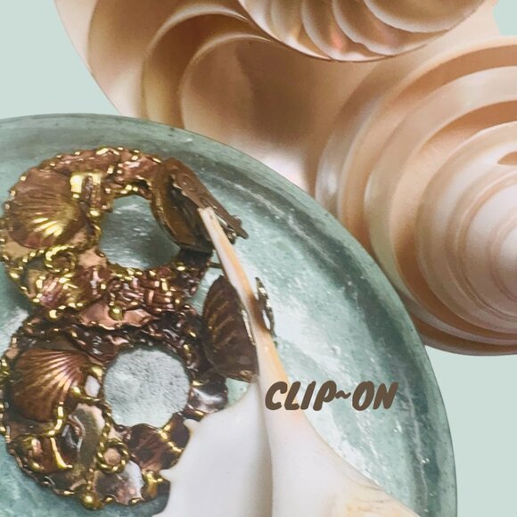 EARRINGS UNIQUE SEASHELLS ARTISAN VTG MIXED METALS BOHO GLAM SUMMER CLIP~ON NWOT - Picture 2 of 3